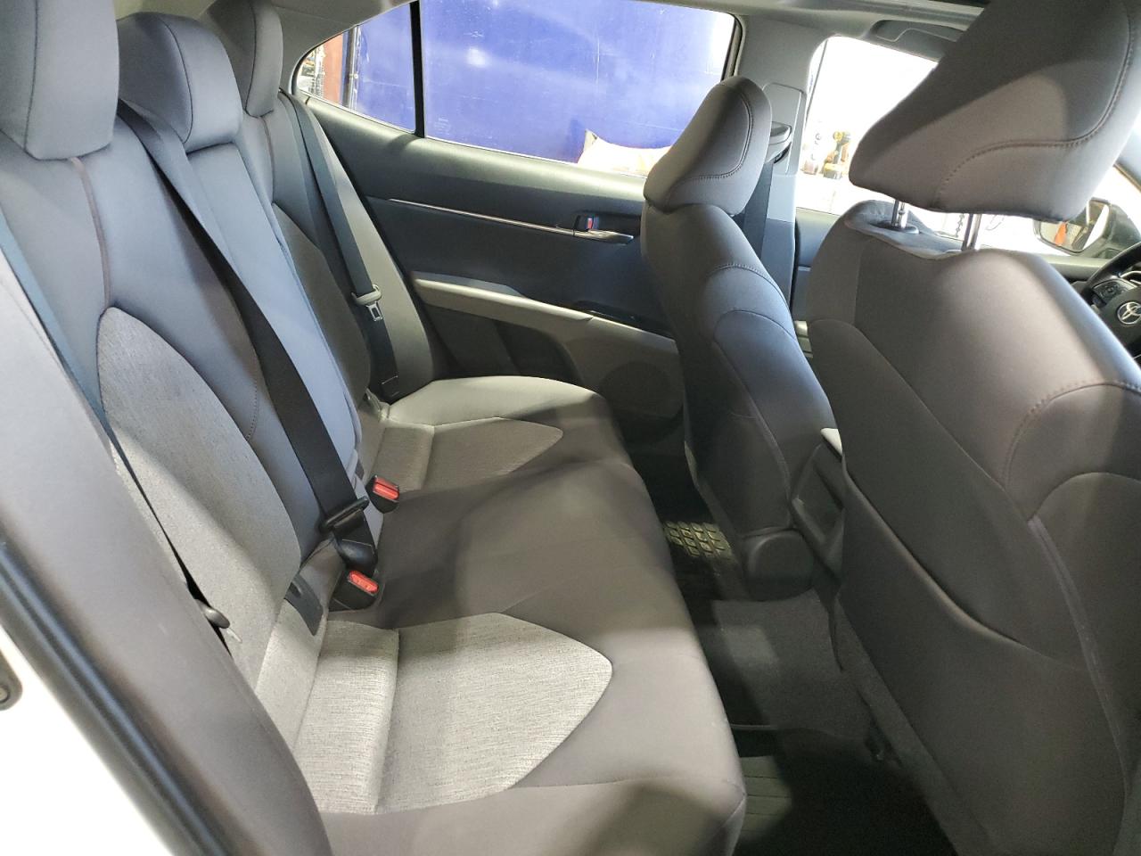 Toyota Camry L Image 7