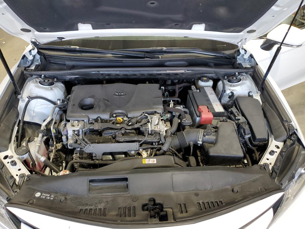 Toyota Camry L Image 8