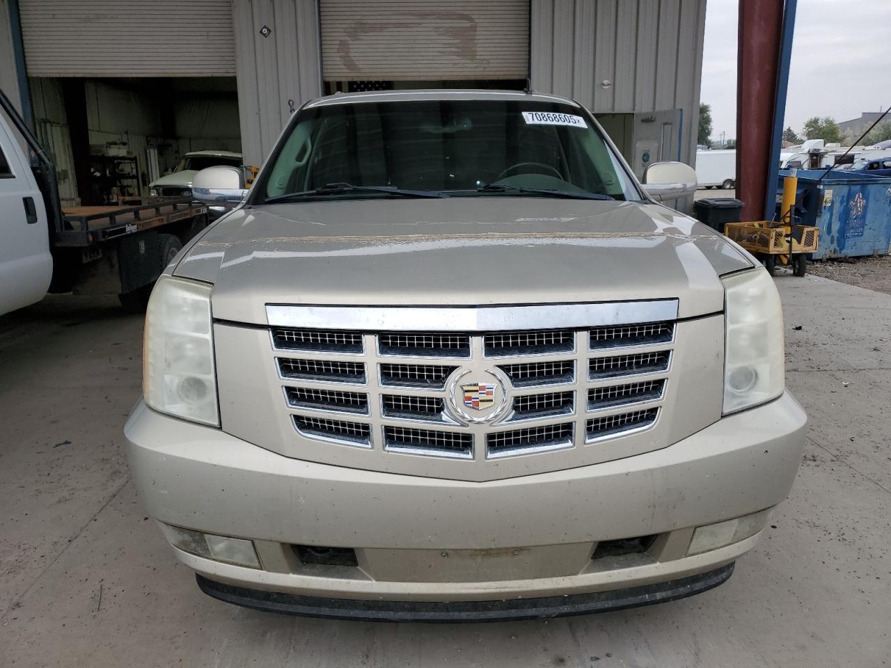 Cadillac Escalade Image 7