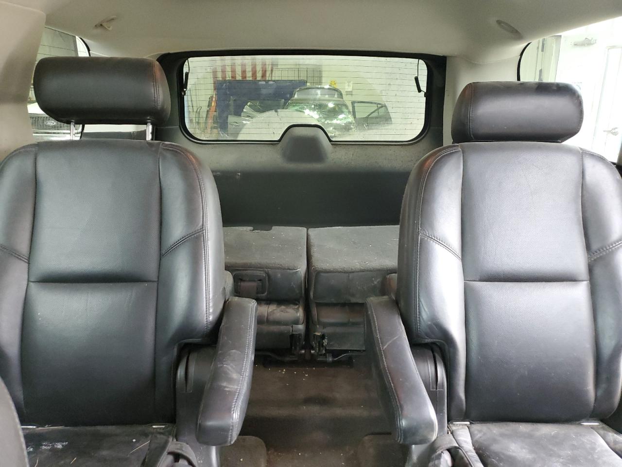 Cadillac Escalade Image 6