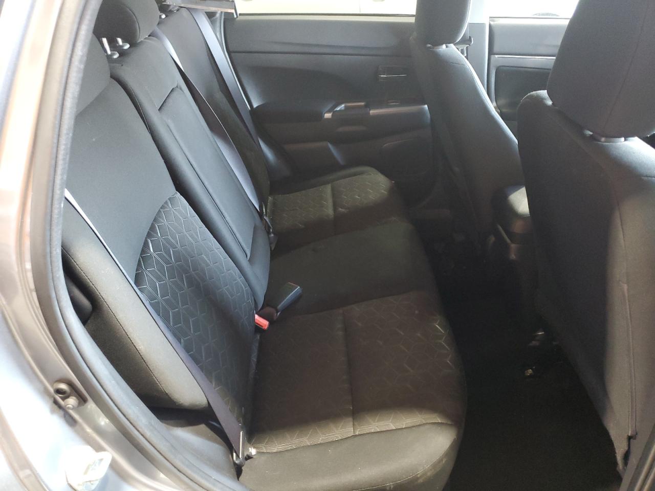 Mitsubishi Outlander Es Image 4