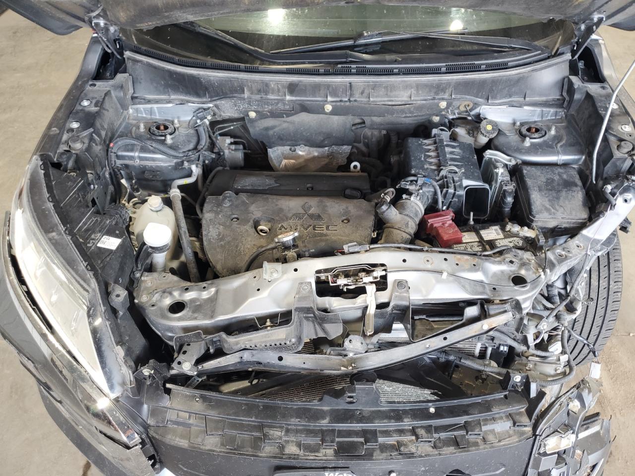 Mitsubishi Outlander Es Image 2