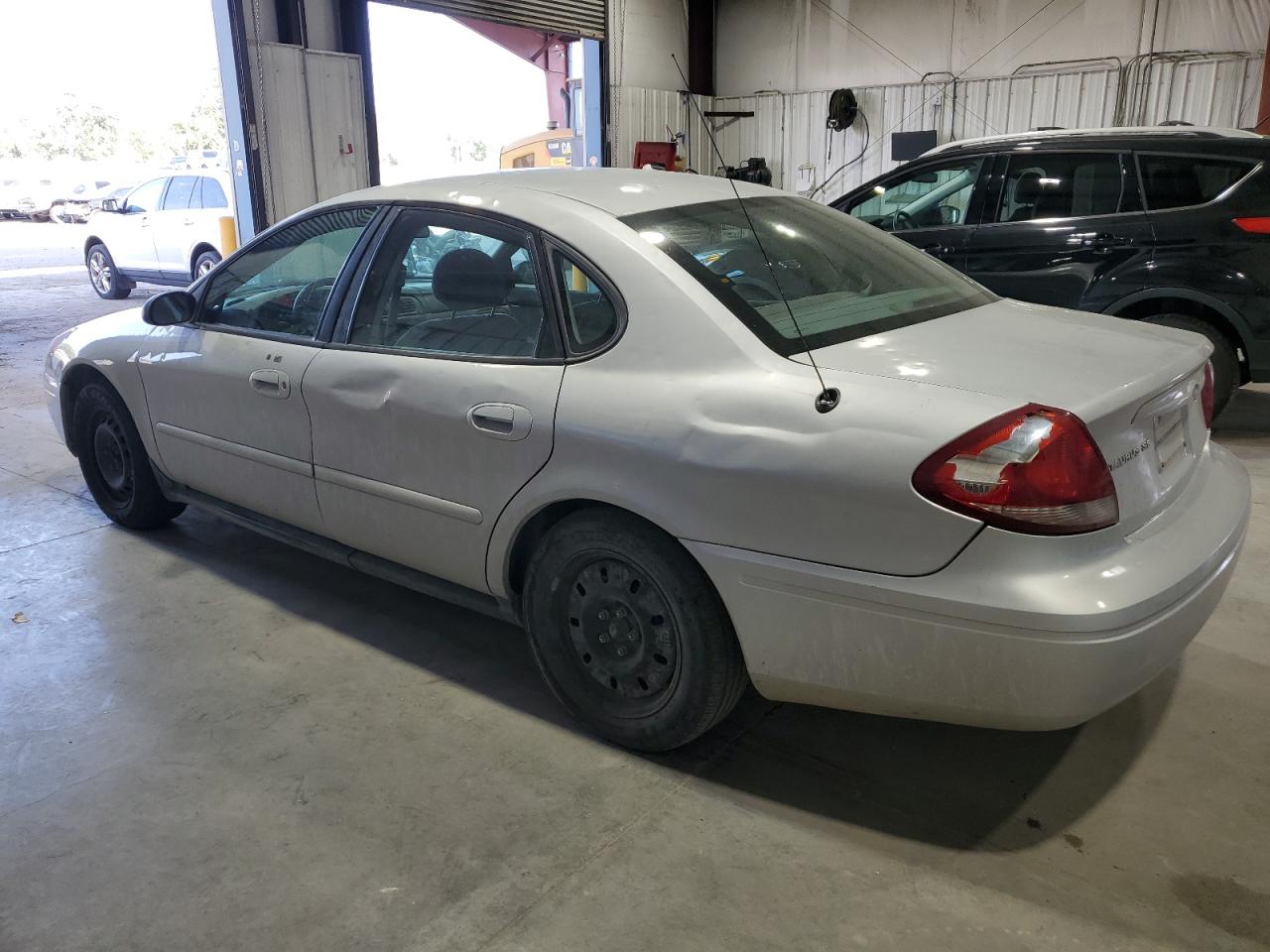 Ford Taurus Se Image 12