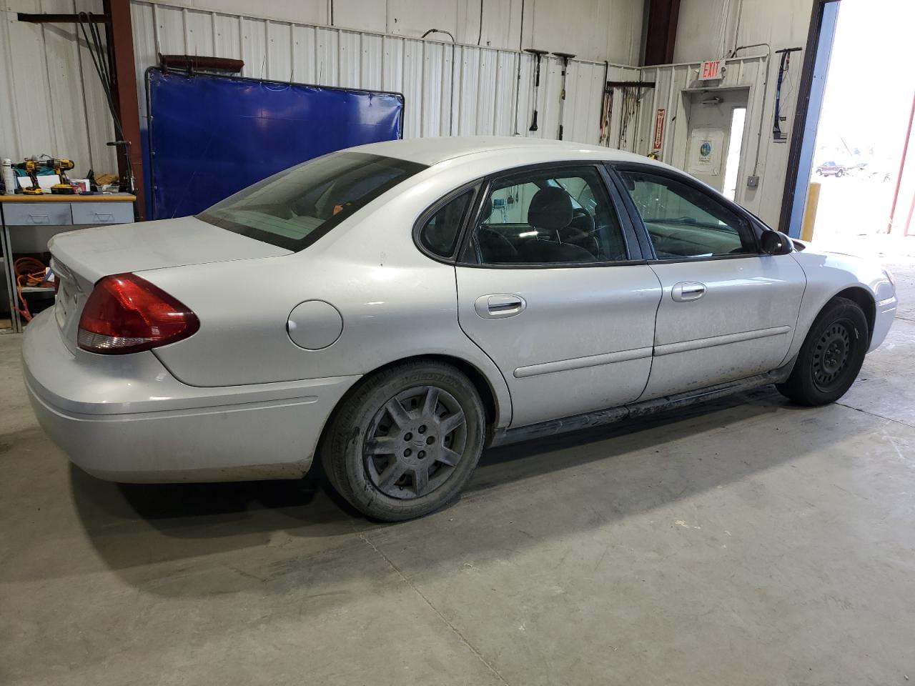 Ford Taurus Se Image 2