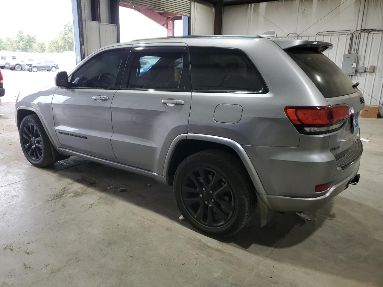 Jeep Grand Cherokee Laredo Image 12