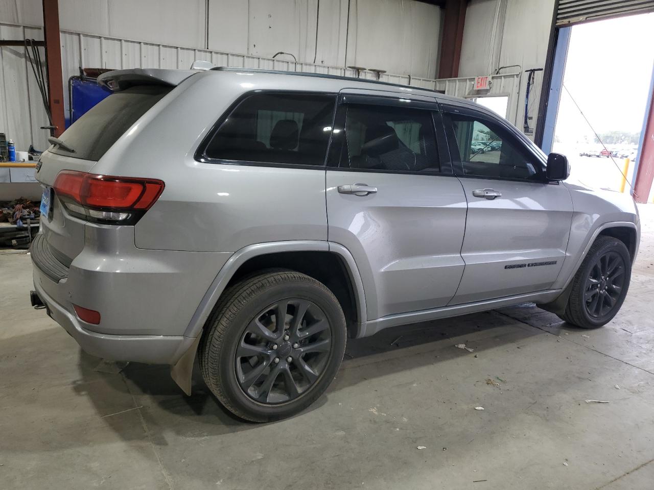 Jeep Grand Cherokee Laredo Image 11