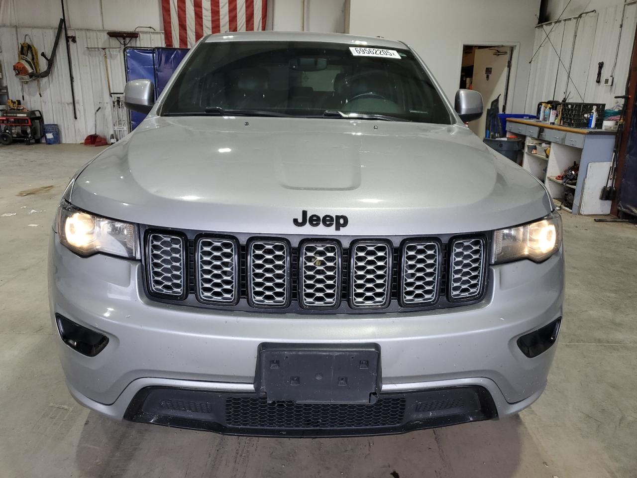 Jeep Grand Cherokee Laredo Image 2