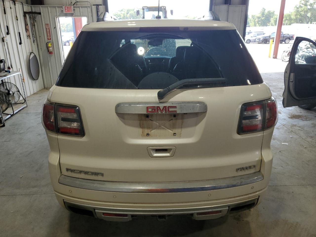 GMC Acadia Denali Image 3