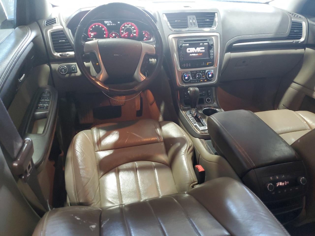 GMC Acadia Denali Image 11