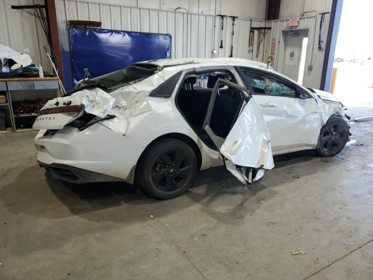 Hyundai ELANTRA Sel Image 2