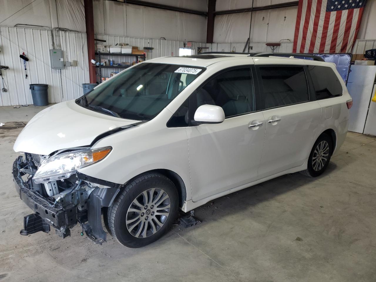 Toyota Sienna Xle Image 1