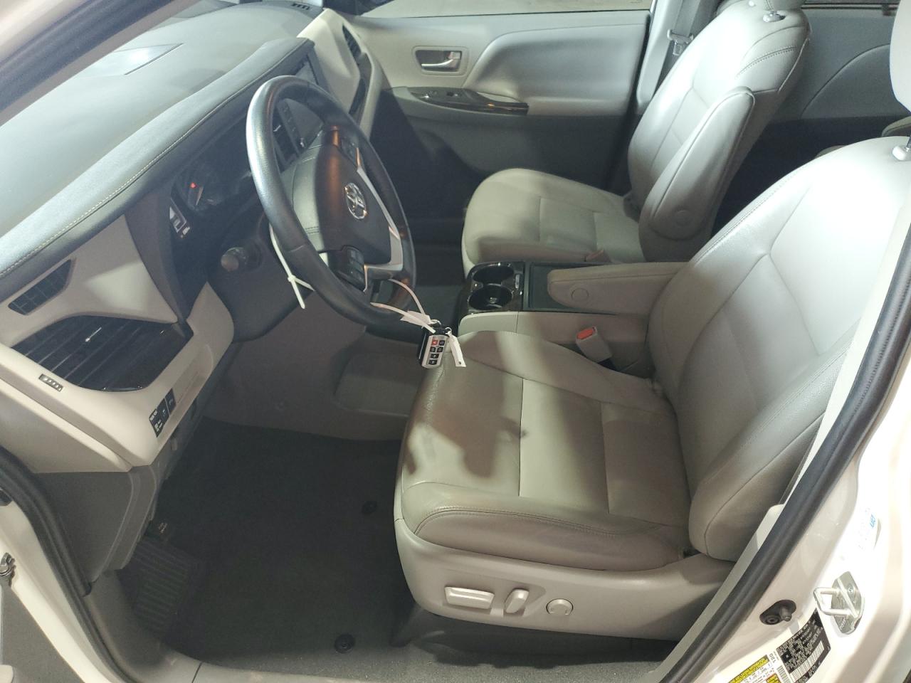 Toyota Sienna Xle Image 9