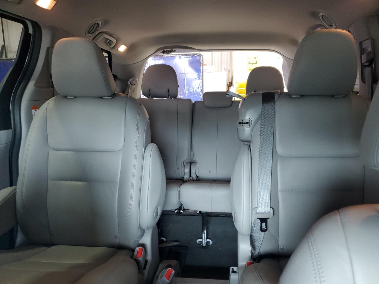 Toyota Sienna Xle Image 10