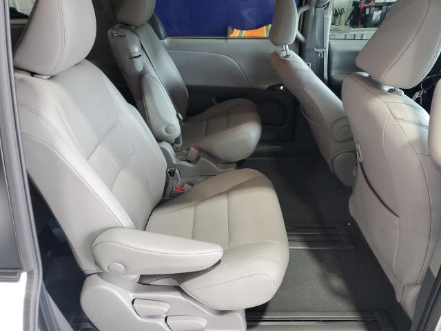 Toyota Sienna Xle Image 2