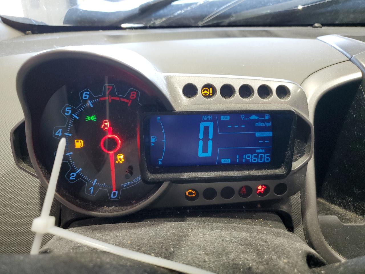 Chevrolet Sonic Lt Image 2