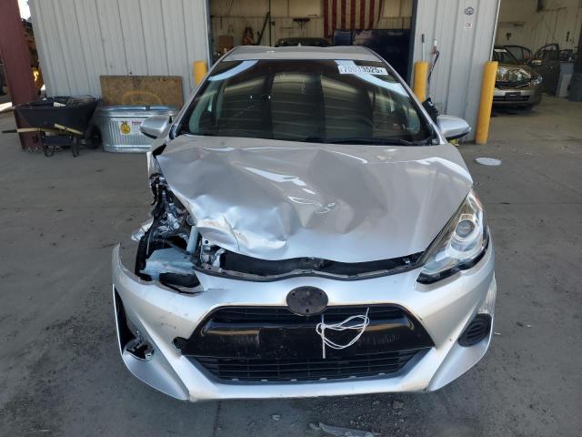 Toyota Prius Image 12