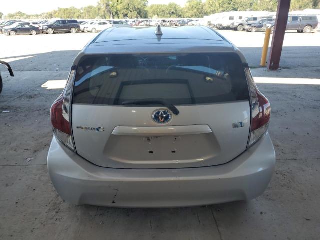 Toyota Prius Image 11