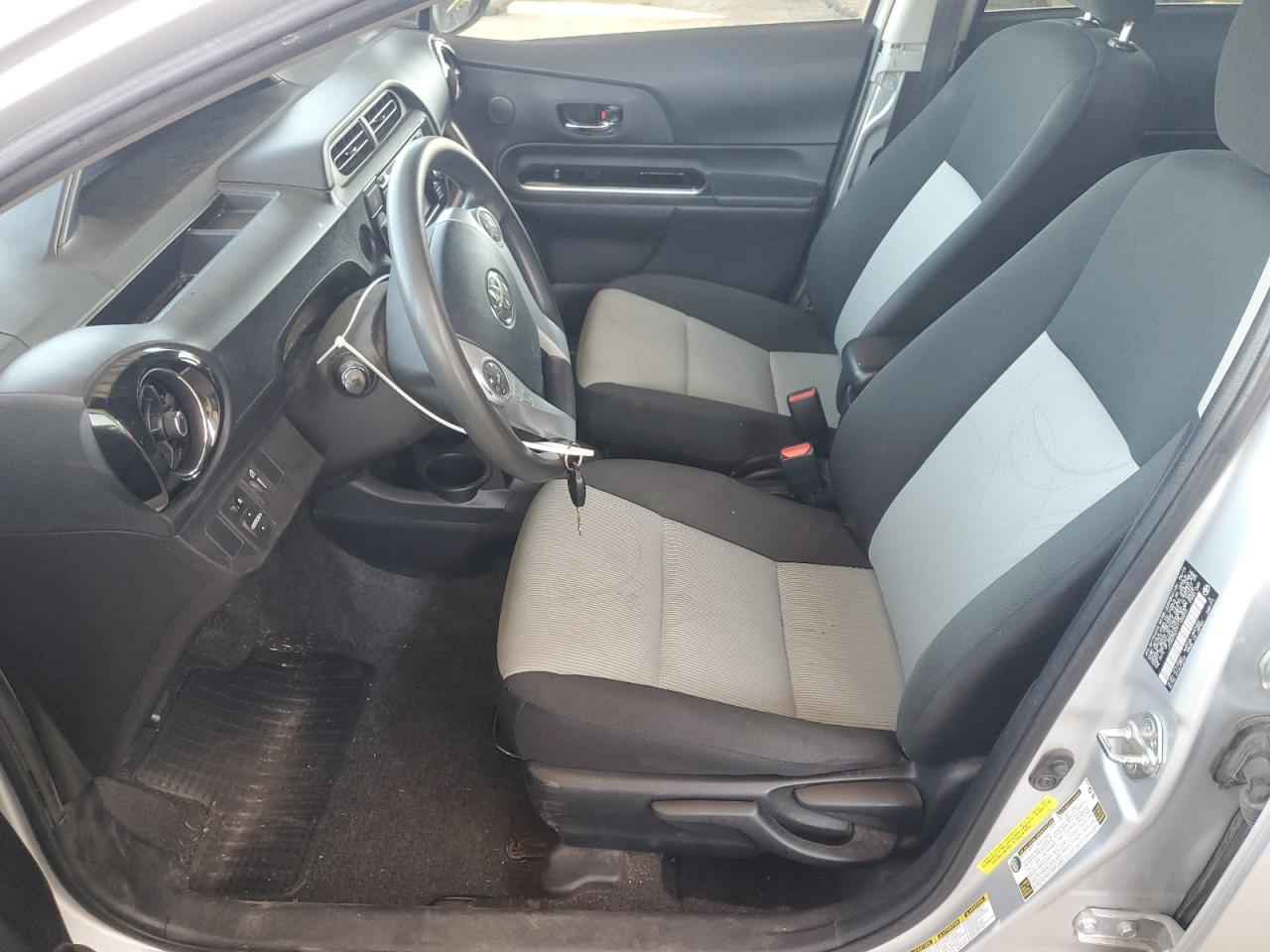 Toyota Prius Image 2