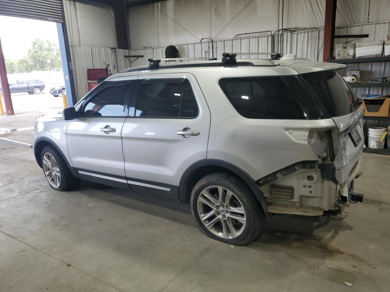 Ford Explorer Xlt Image 2