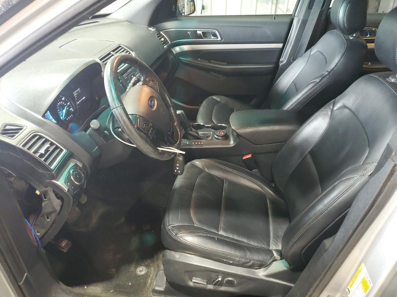 Ford Explorer Xlt Image 7