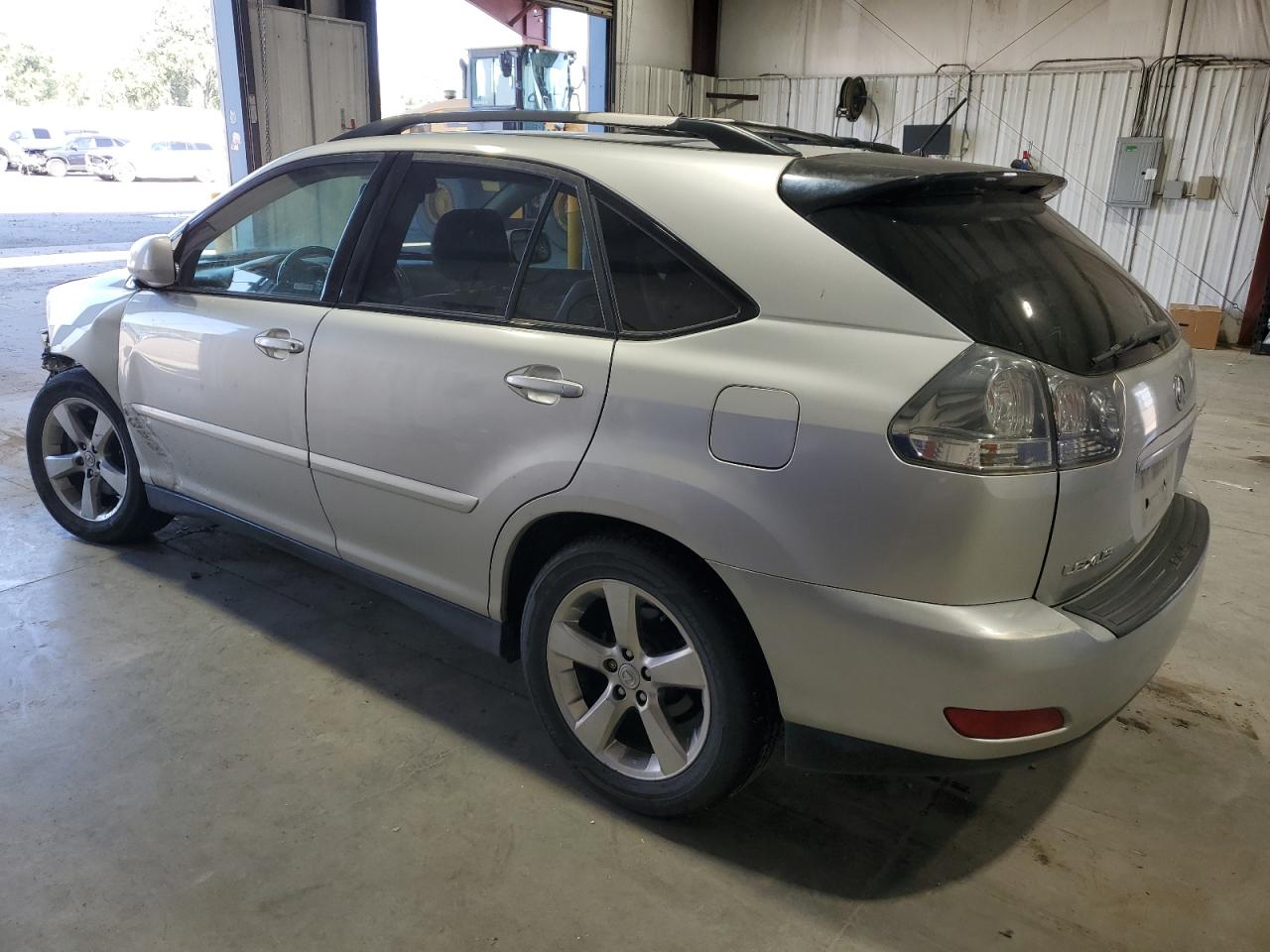 Lexus RX 330 Image 2