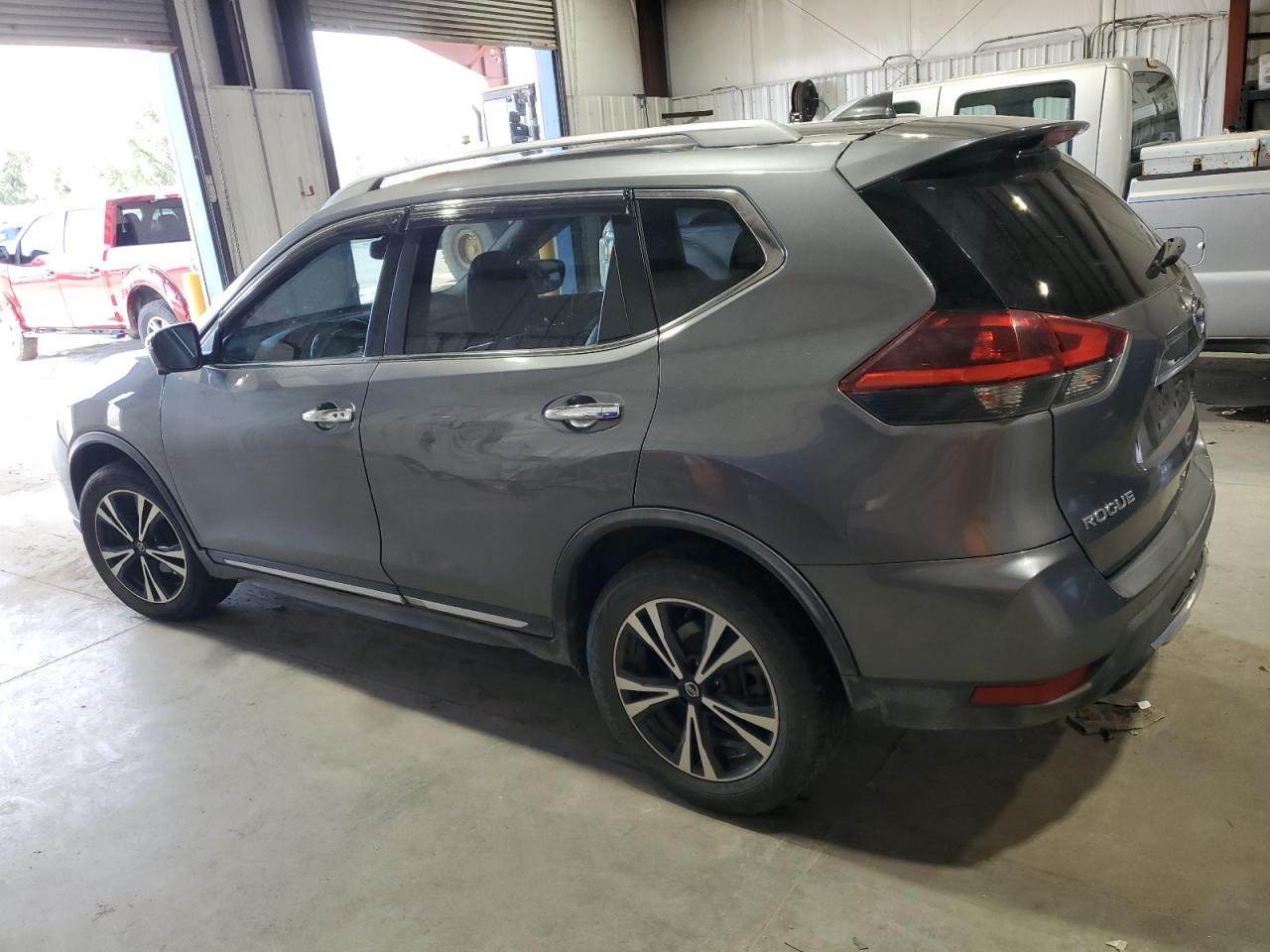 Nissan Rogue S Image 2