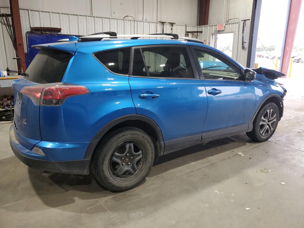Toyota RAV4 Le Image 4