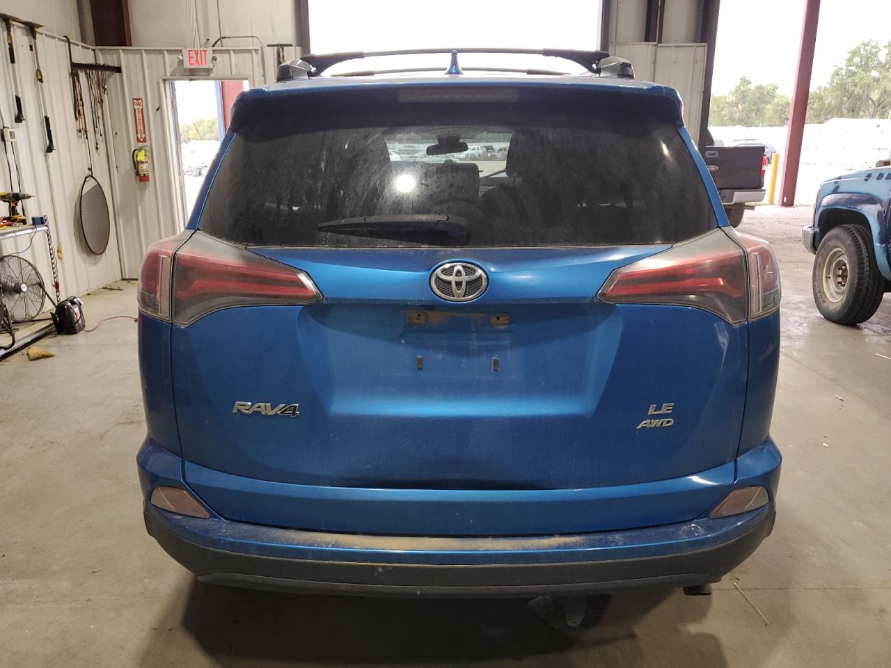 Toyota RAV4 Le Image 7