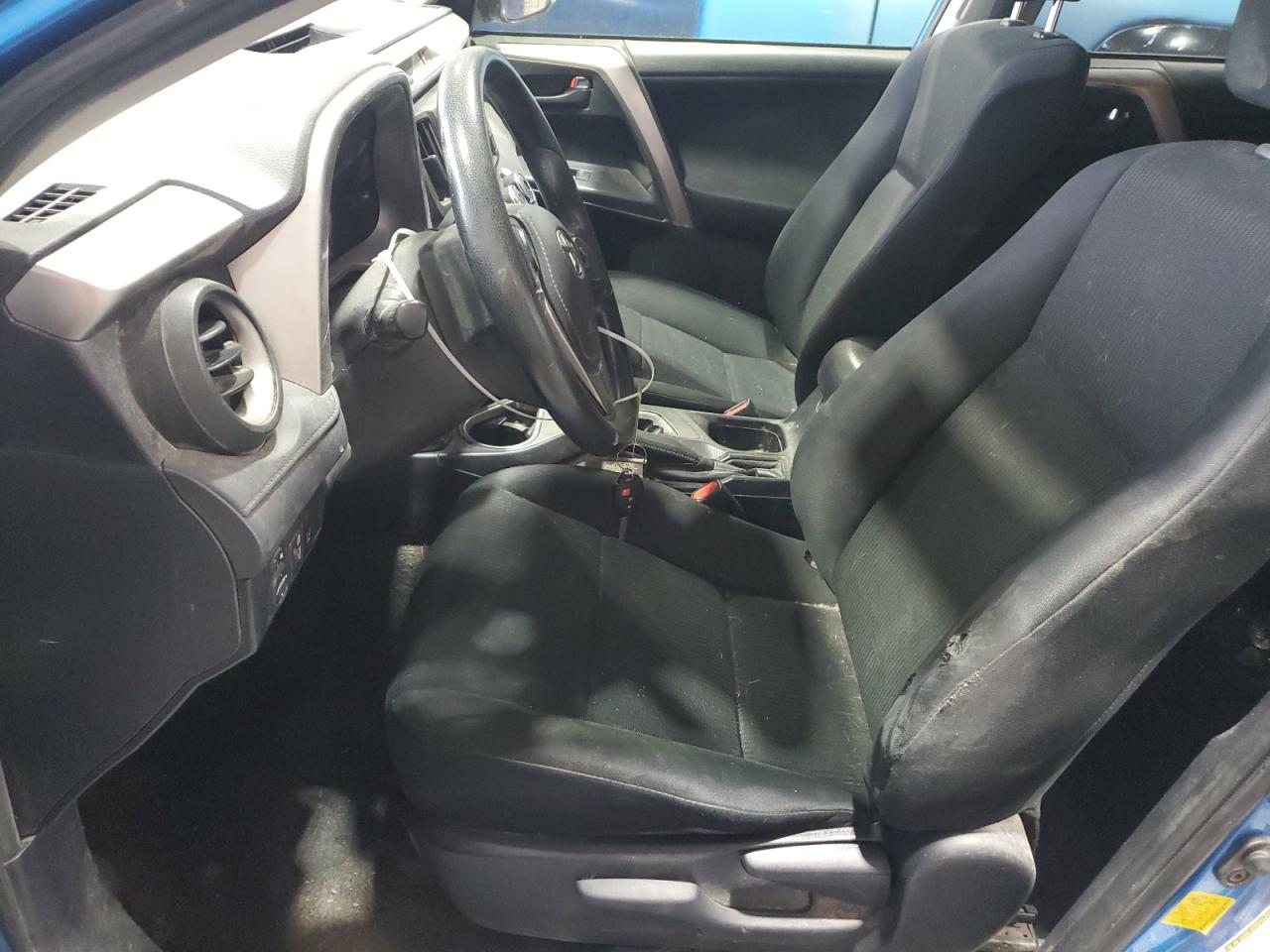 Toyota RAV4 Le Image 8