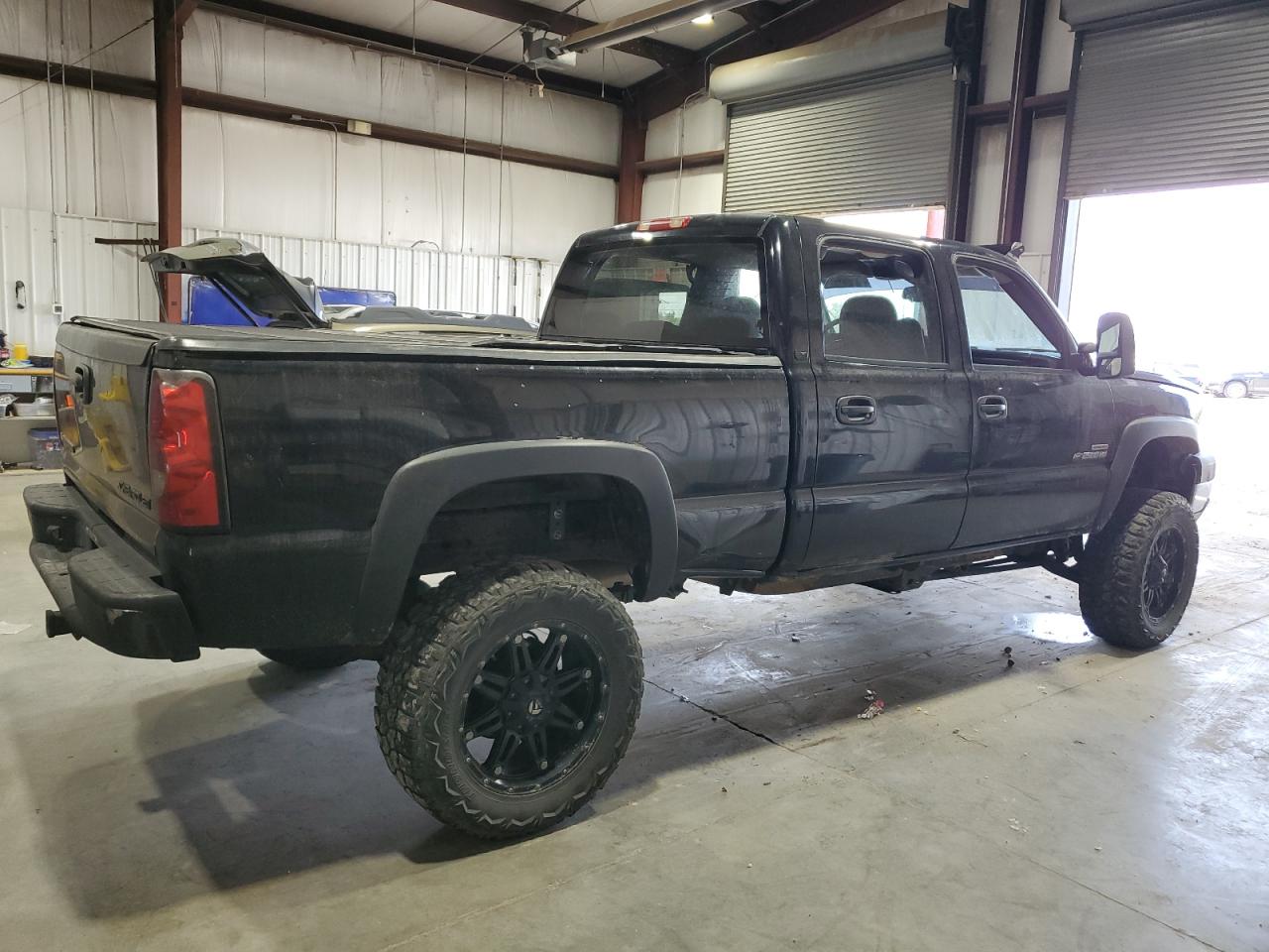 Chevrolet Silverado K2500 Heavy Duty Image 3