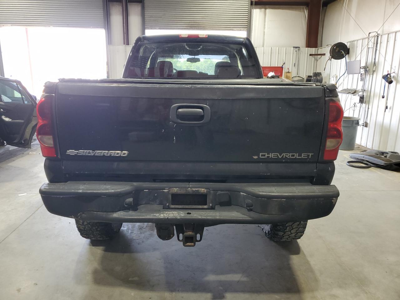 Chevrolet Silverado K2500 Heavy Duty Image 9