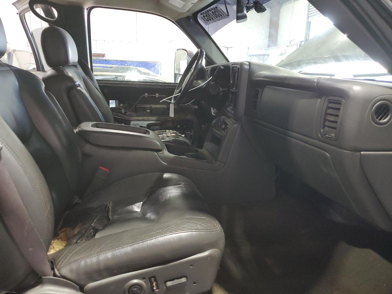 Chevrolet Silverado K2500 Heavy Duty Image 2