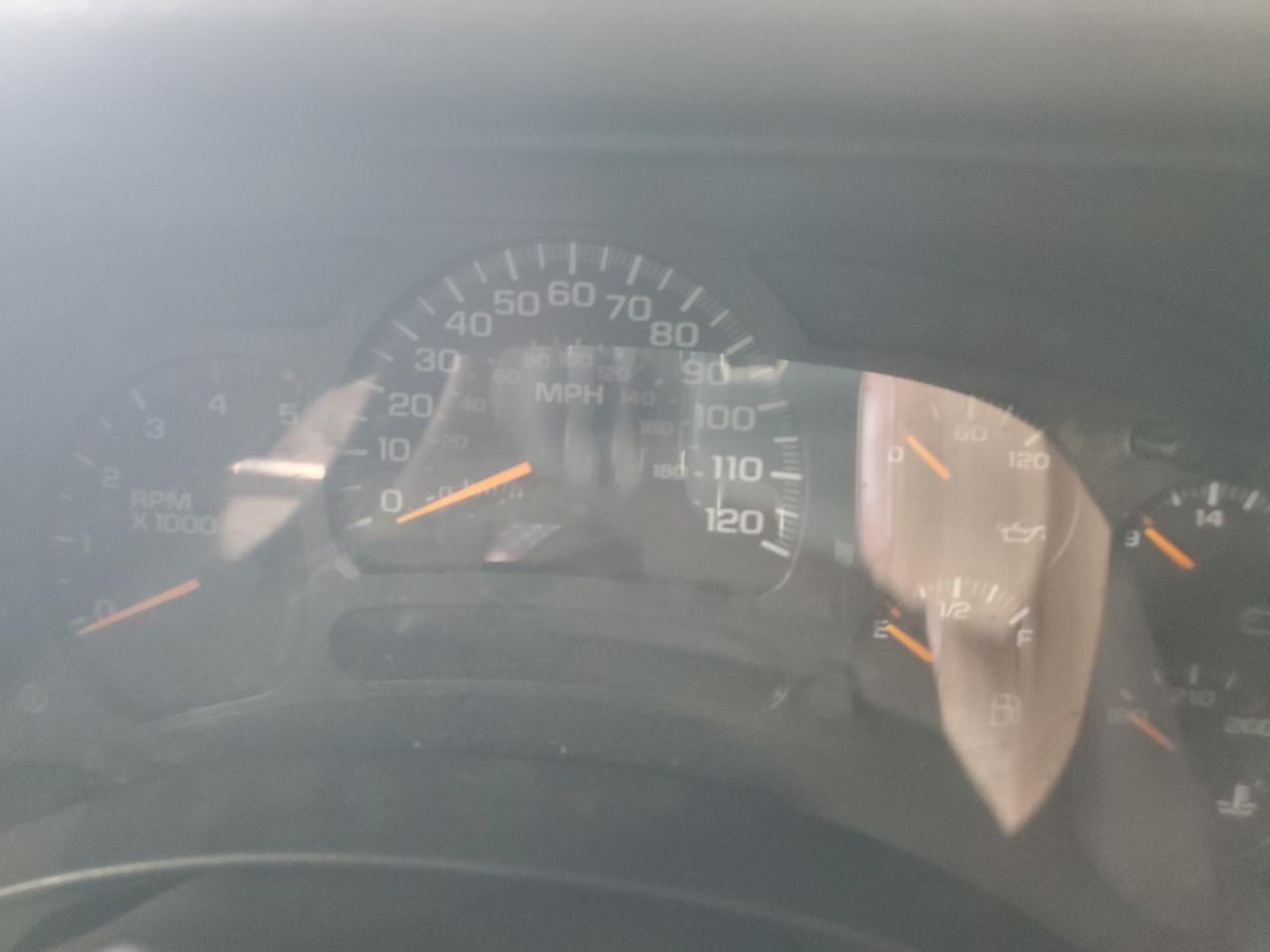 Chevrolet Silverado K2500 Heavy Duty Image 11