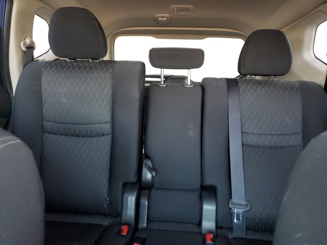 Nissan Rogue S Image 6