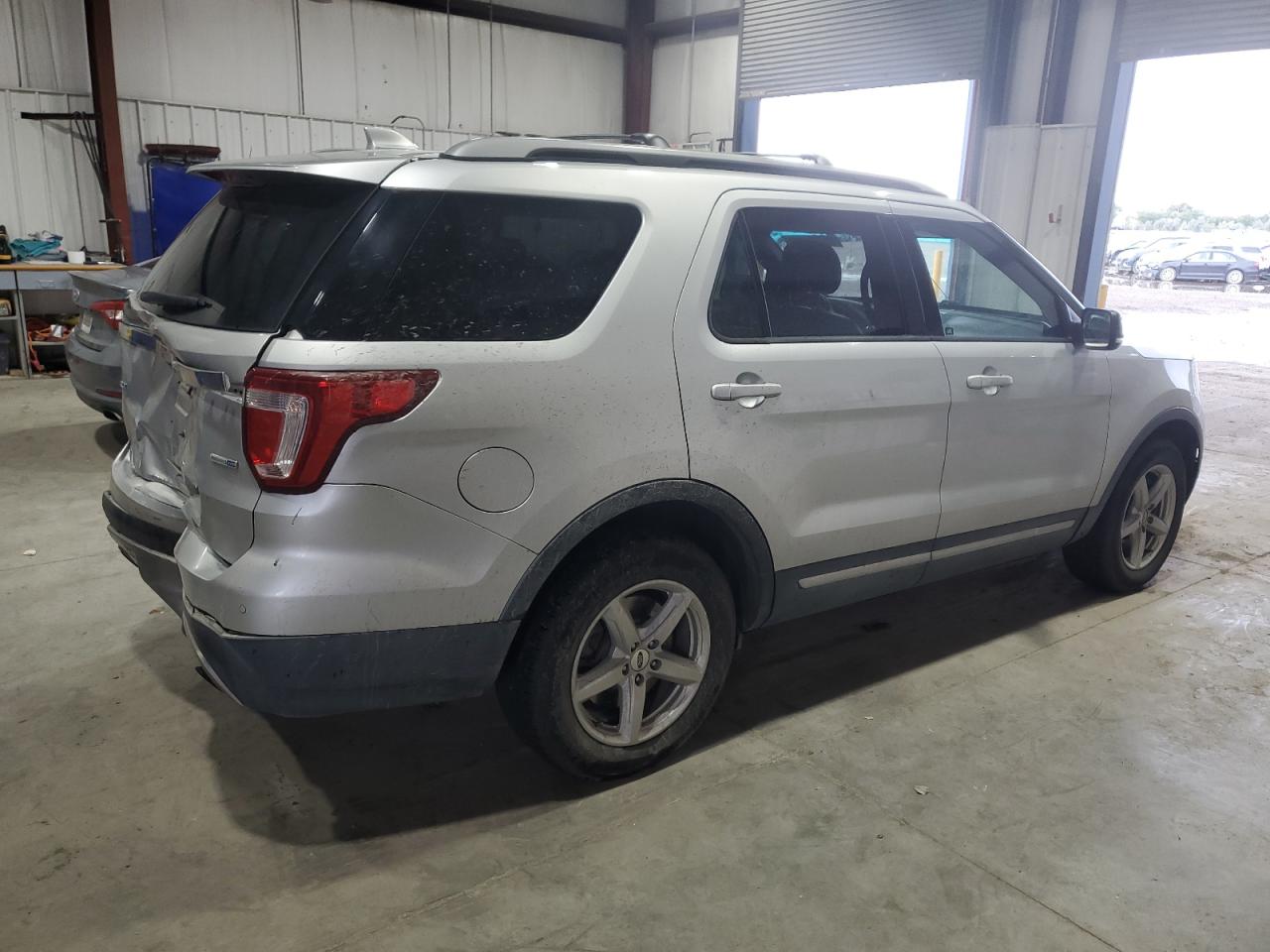 Ford Explorer Xlt Image 6