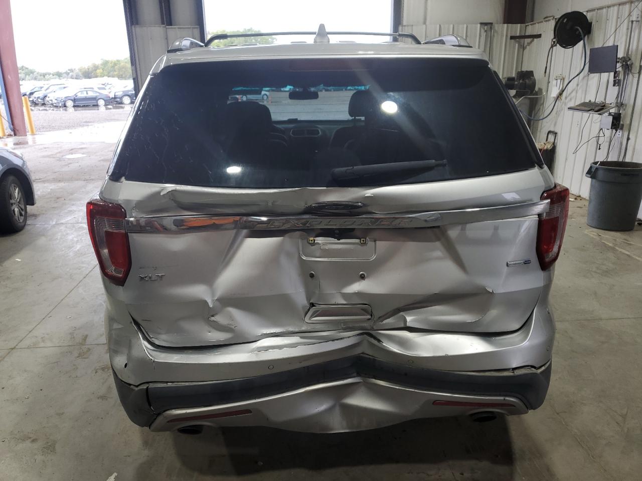 Ford Explorer Xlt Image 10