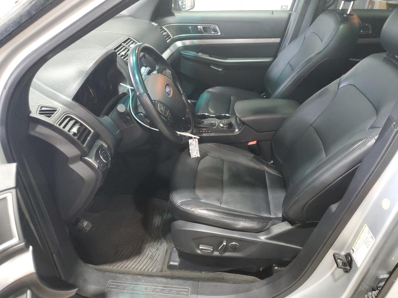 Ford Explorer Xlt Image 7