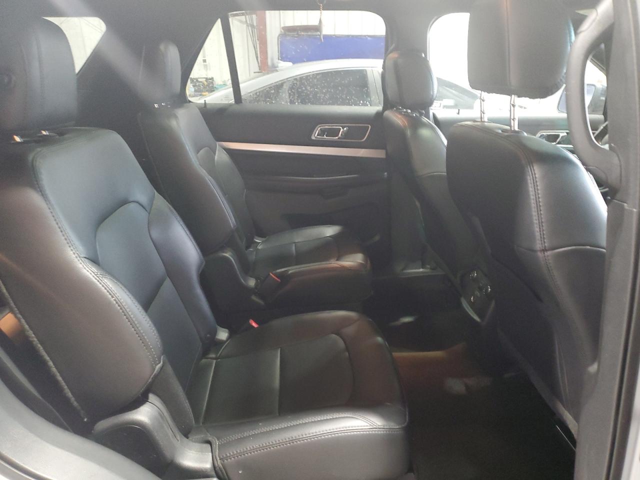 Ford Explorer Xlt Image 9