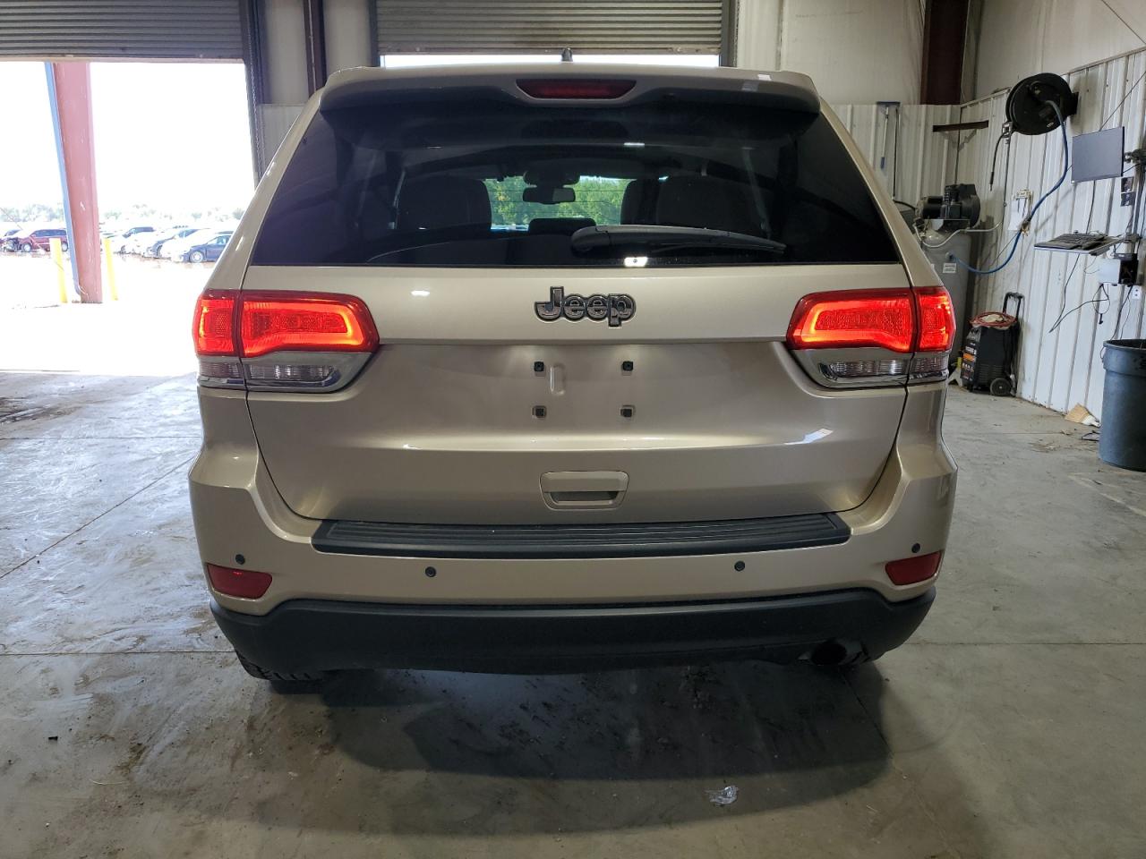 Jeep Grand Cherokee Laredo Image 13