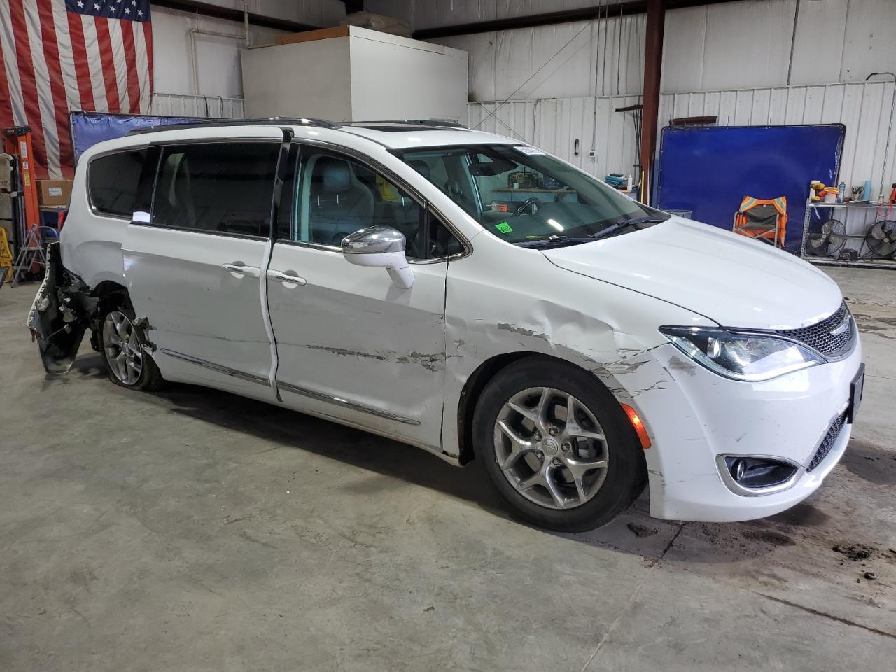 Chrysler Pacifica Limited Image 6