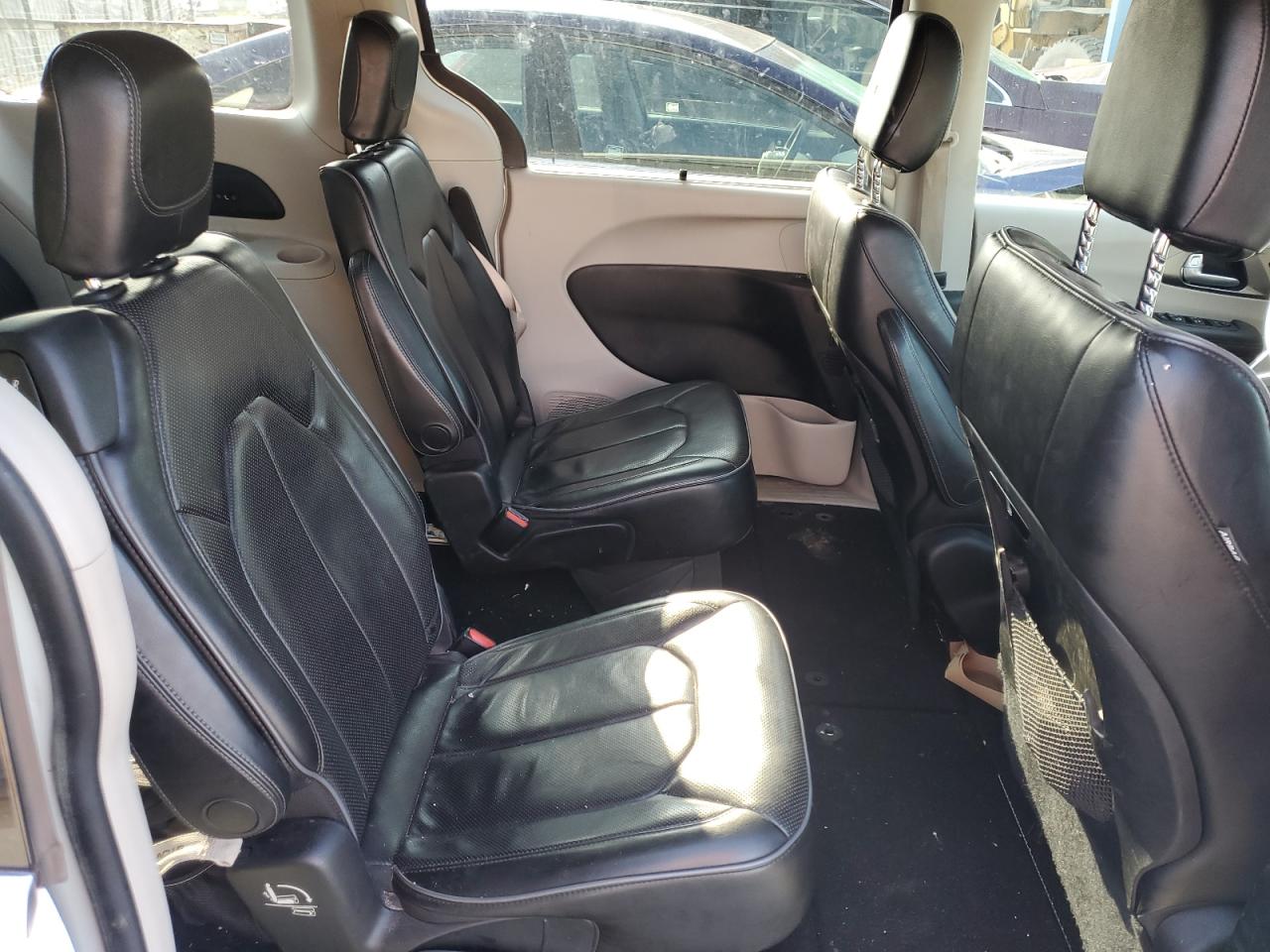 Chrysler Pacifica Limited Image 2