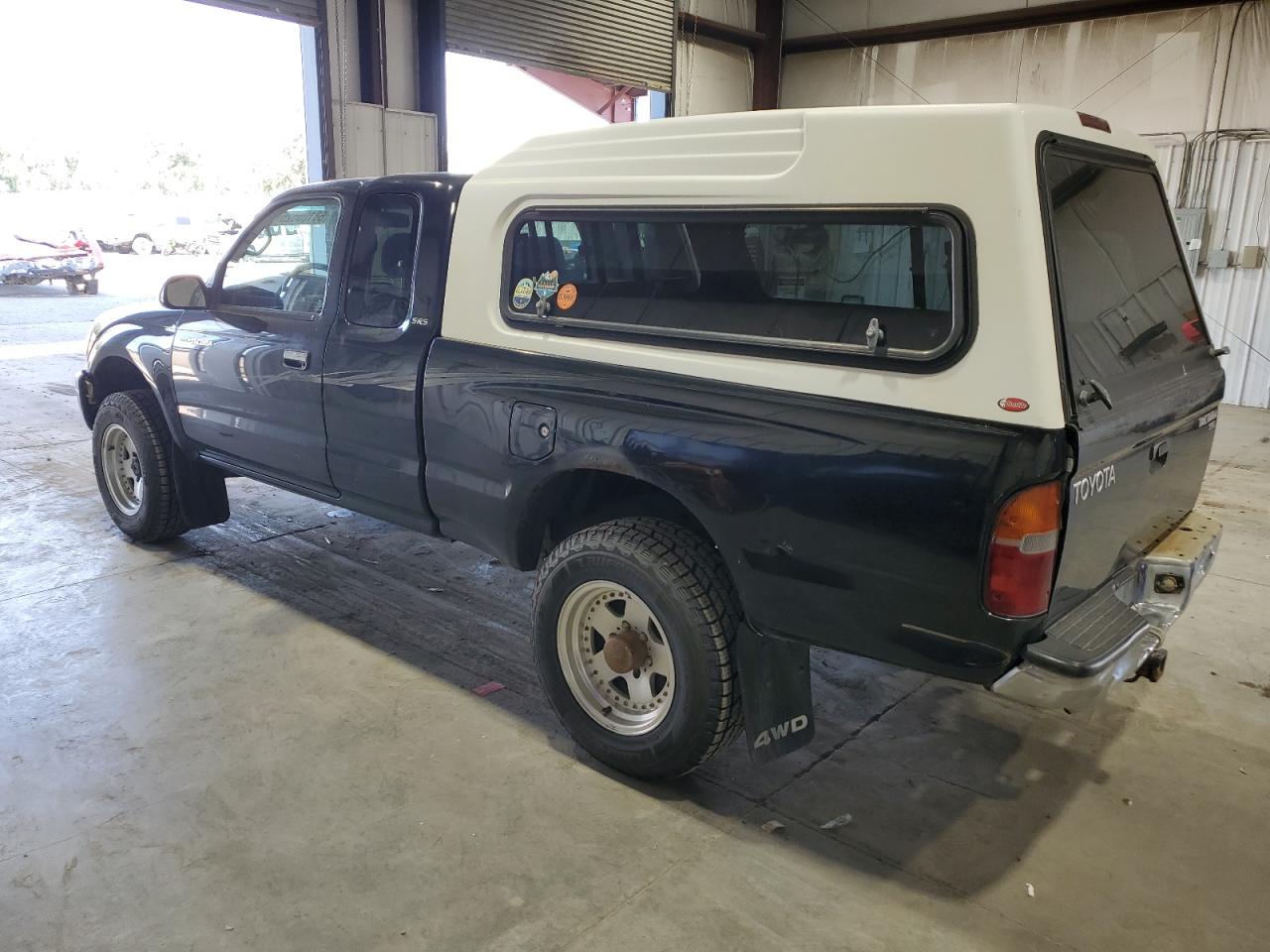 Toyota Tacoma Xtracab Image 2