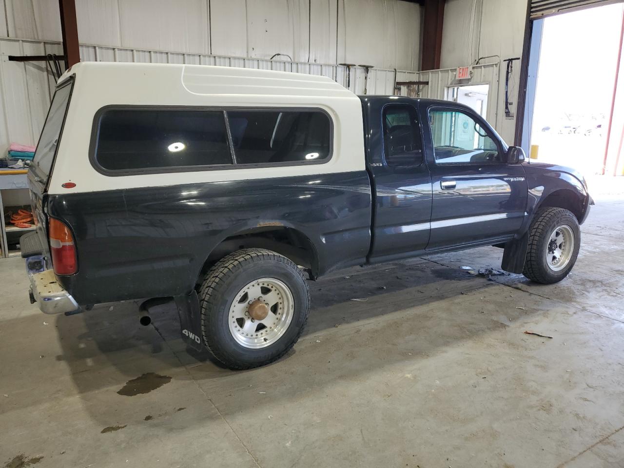 Toyota Tacoma Xtracab Image 9