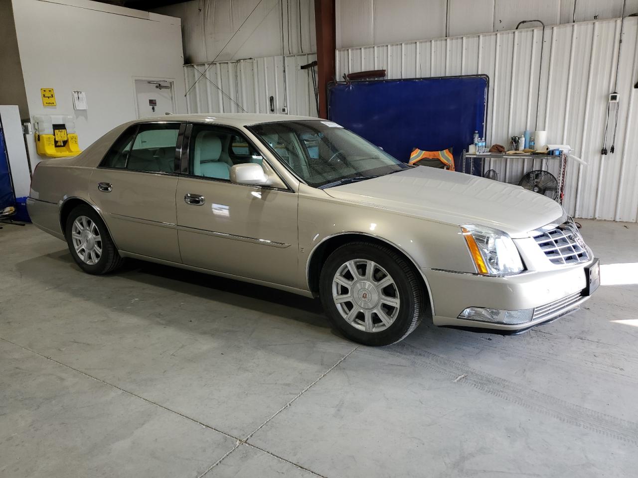 Cadillac DTS Image 11