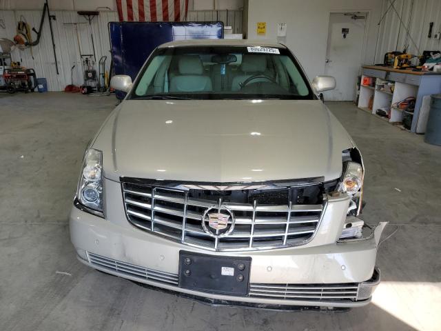 Cadillac DTS Image 10