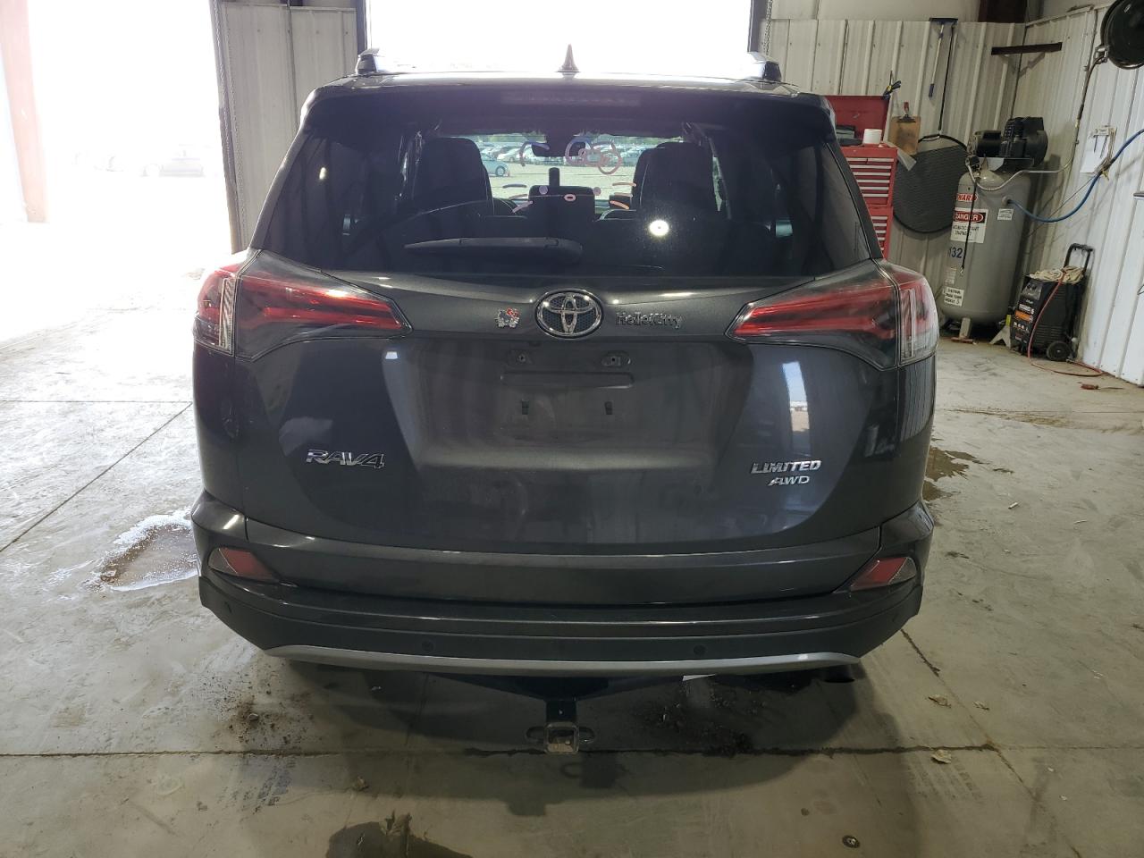 Toyota RAV4 Limited Image 4