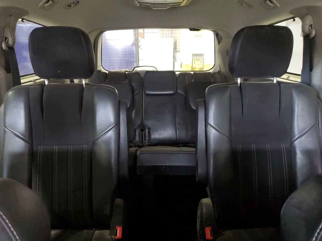 Chrysler Minivan Touring L Image 12