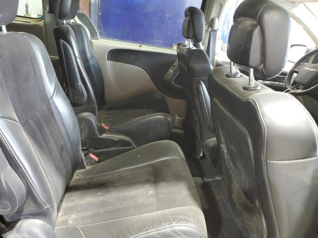 Chrysler Minivan Touring L Image 4