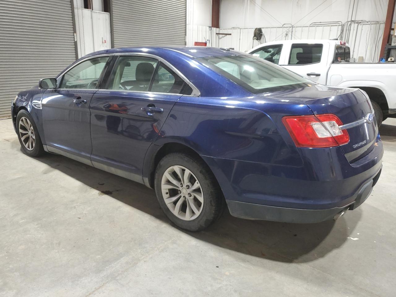 Ford Taurus Se Image 2