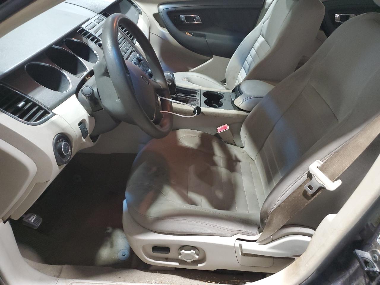 Ford Taurus Se Image 5